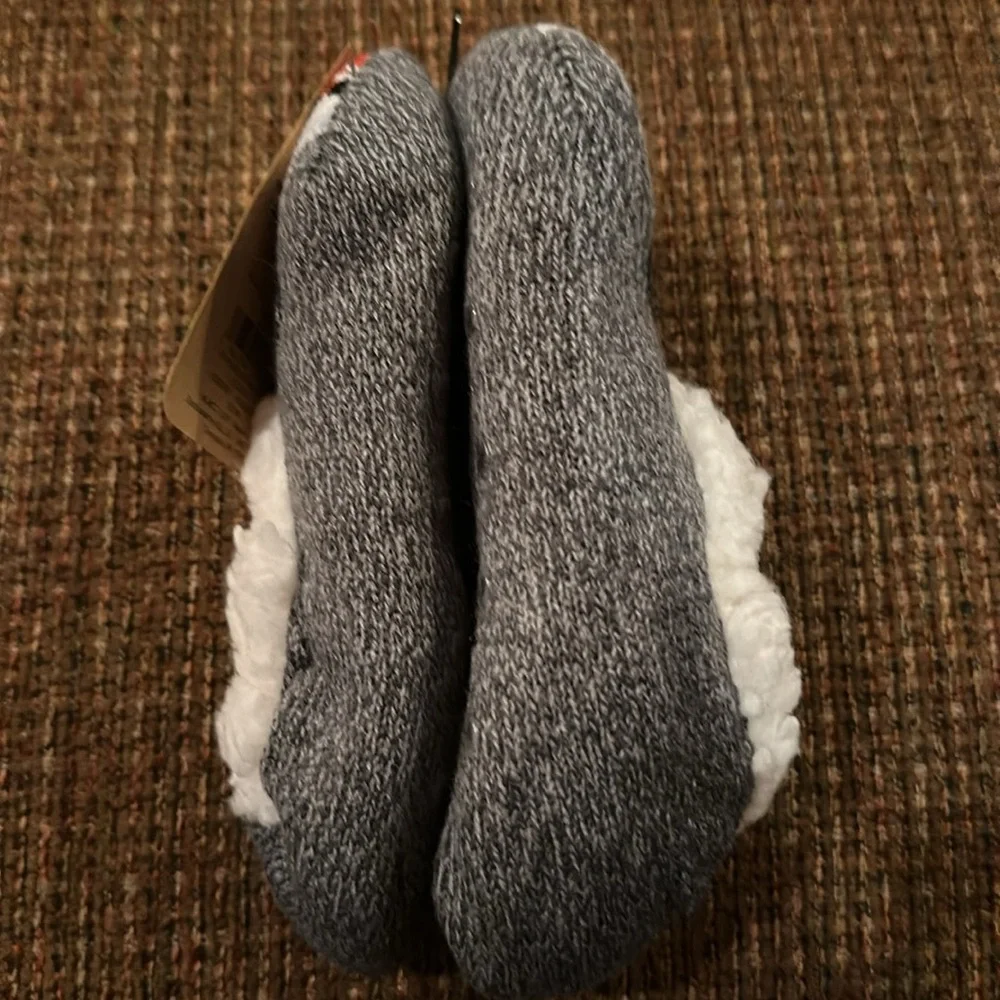 Northeast Outfitters youth Cozy Cabin Shark Aloe Infused Slipper Socks